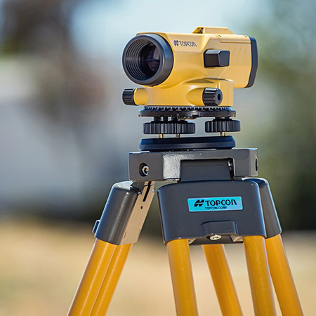 NIWELATOR OPTYCZNY 24X TOPCON AT-B4A W WALIZCE